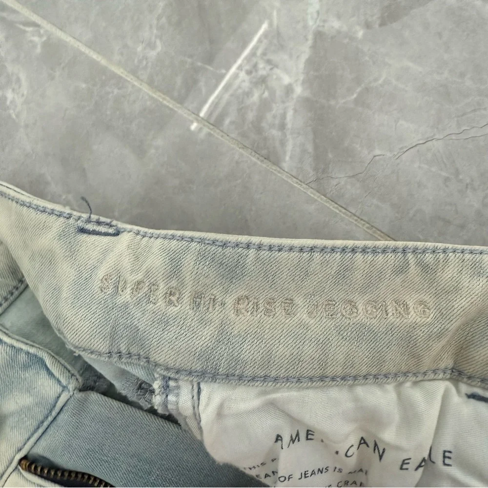Women’s American Eagle Super Hi-Rise Distressed Light Wash Jeggings Size 4 - Picture 14 of 16